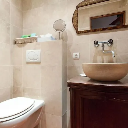 A8 - 2 Bdr Duplex Remparts Heart Of Old Apartamento